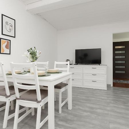 Metro Plac Wilsona Apartments Mickiewicza By Noclegi Renters Варшава Экстерьер фото