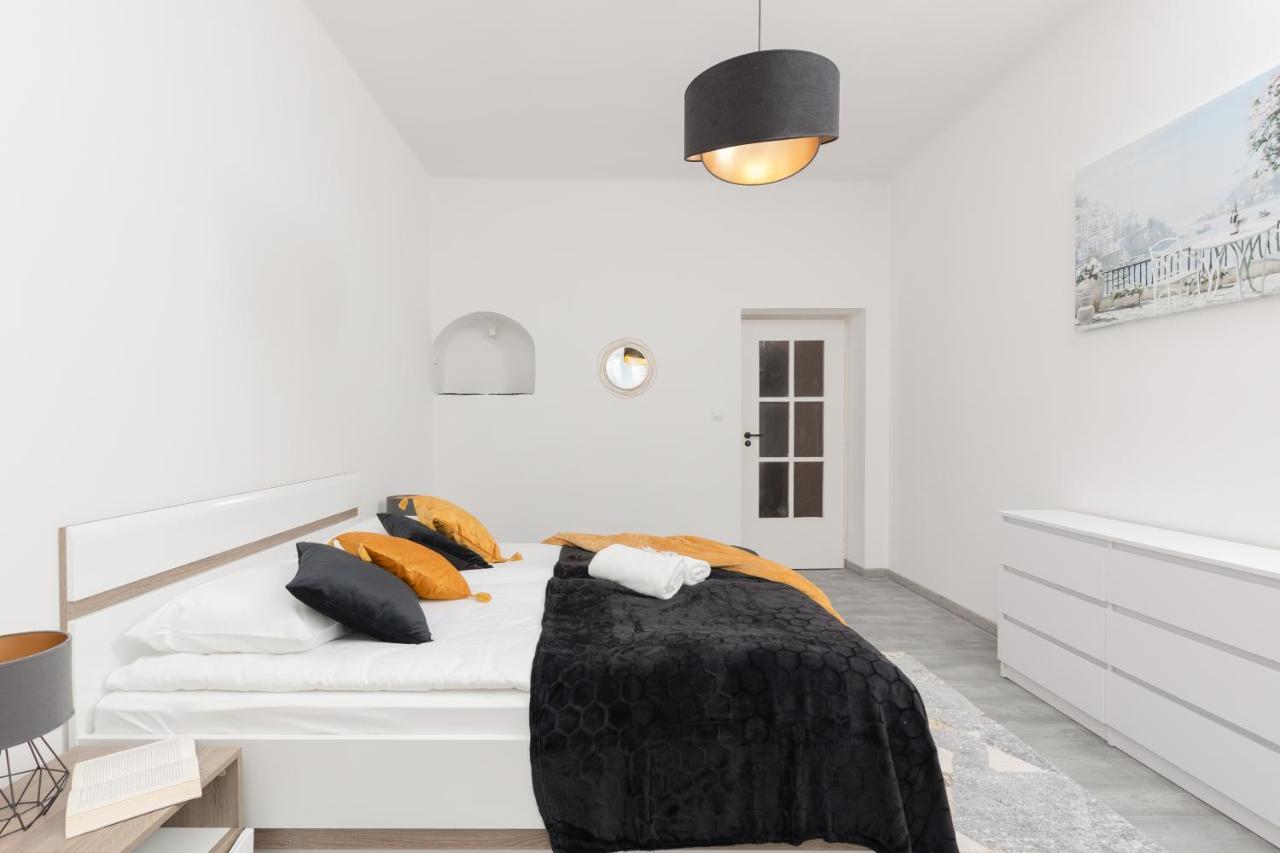 Metro Plac Wilsona Apartments Mickiewicza By Noclegi Renters Варшава Экстерьер фото