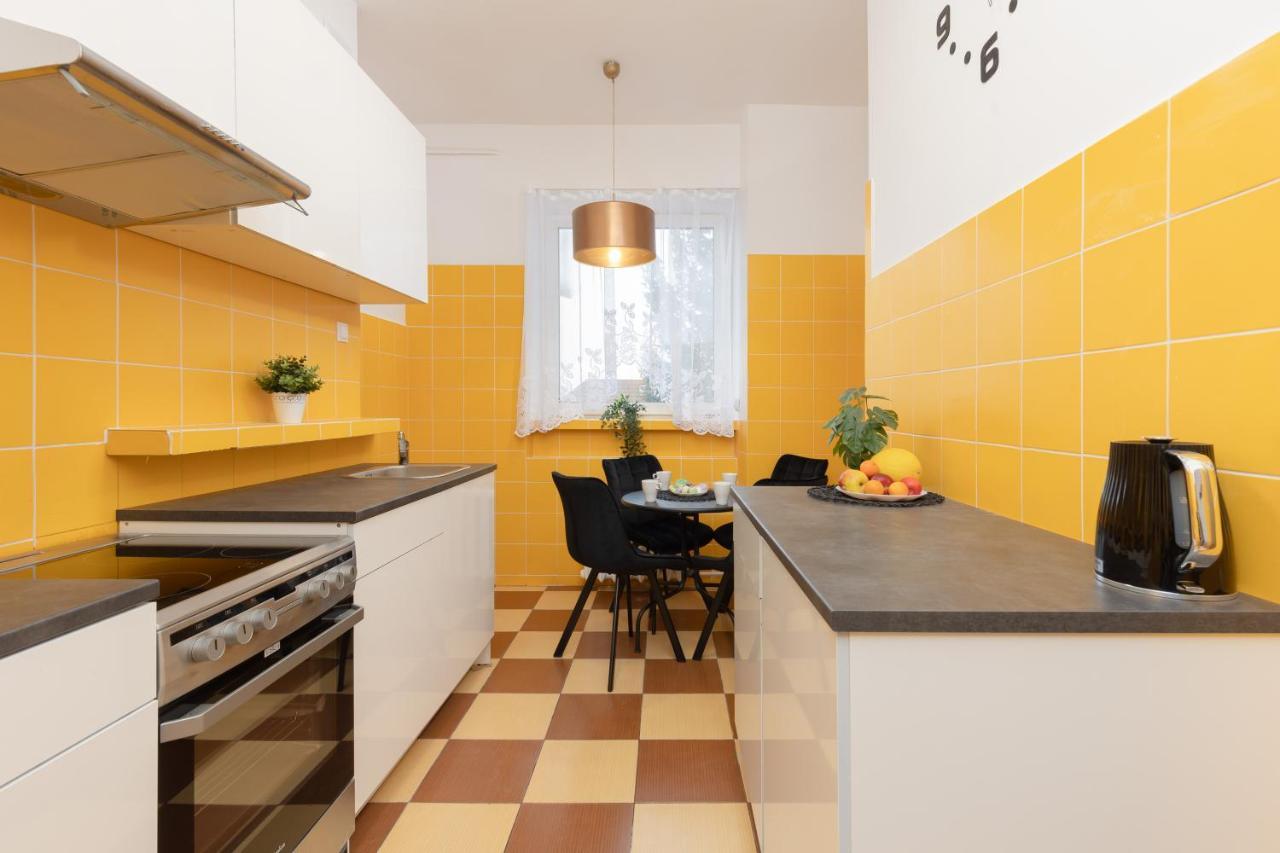 Metro Plac Wilsona Apartments Mickiewicza By Noclegi Renters Варшава Экстерьер фото