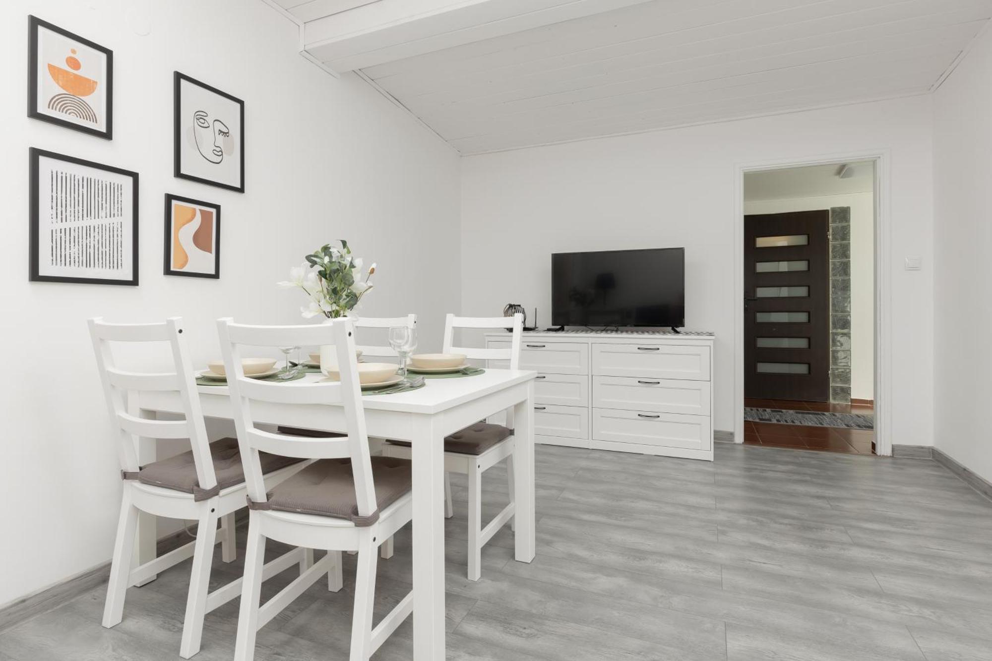 Metro Plac Wilsona Apartments Mickiewicza By Noclegi Renters Варшава Экстерьер фото
