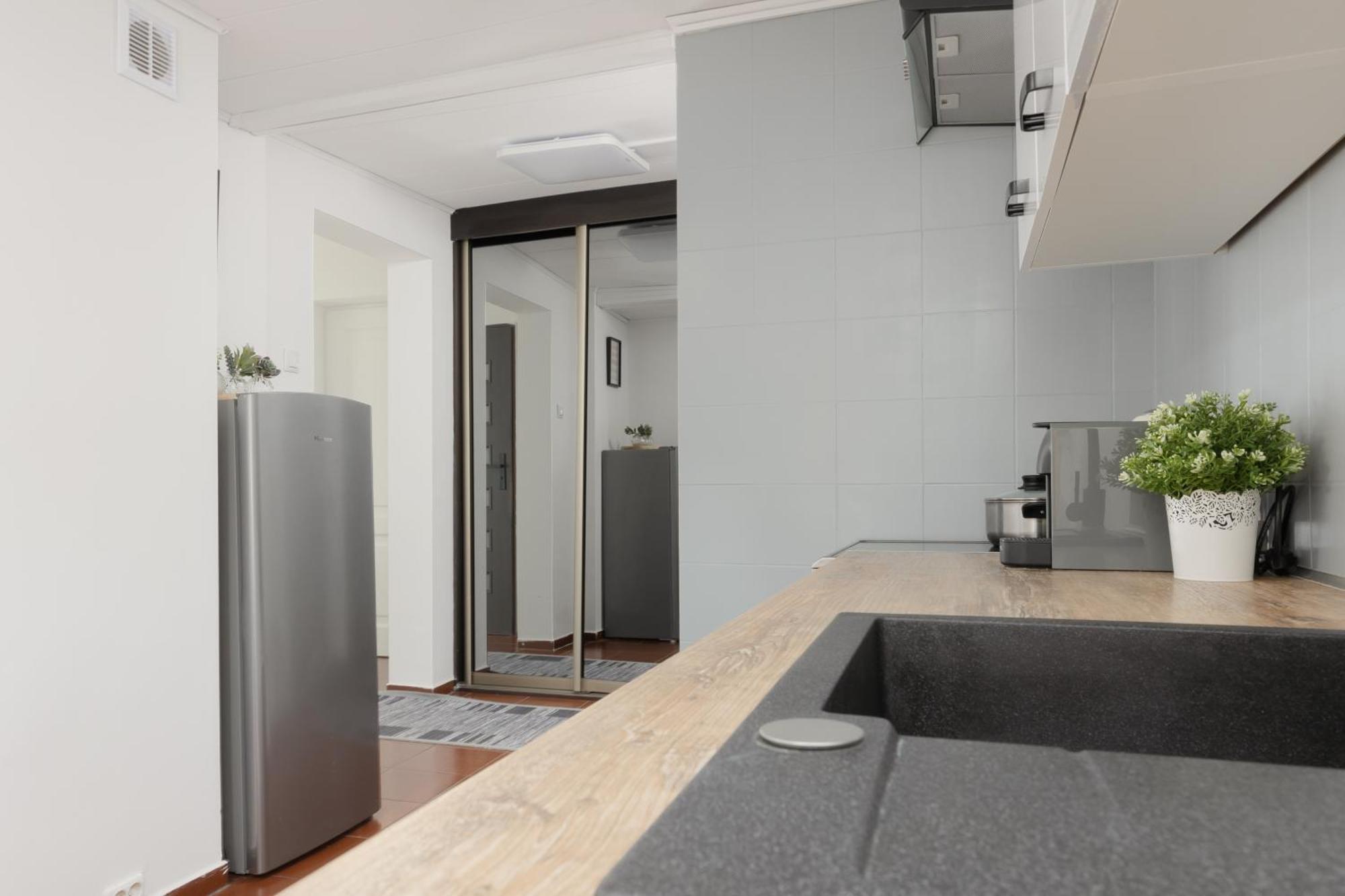 Metro Plac Wilsona Apartments Mickiewicza By Noclegi Renters Варшава Экстерьер фото